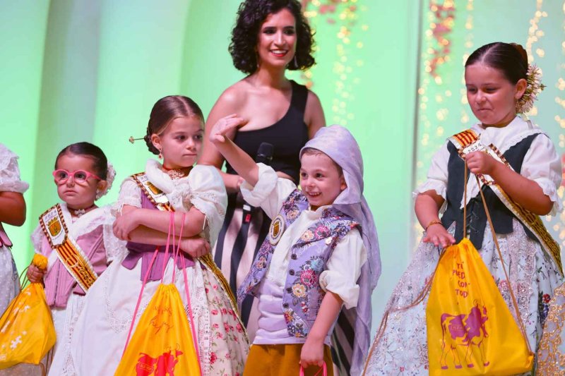 GALERIA de FOTOS d’una PRESENTACIÓ de les FESTES de JULIOL de PEDREGUER molt MUSICAL GALERIA de FOTOS d’una PRESENTACIÓ de les FESTES de JULIOL de PEDREGUER molt MUSICAL